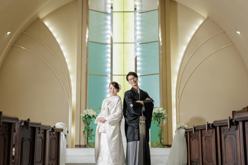 チャペルでの背中合わせショット