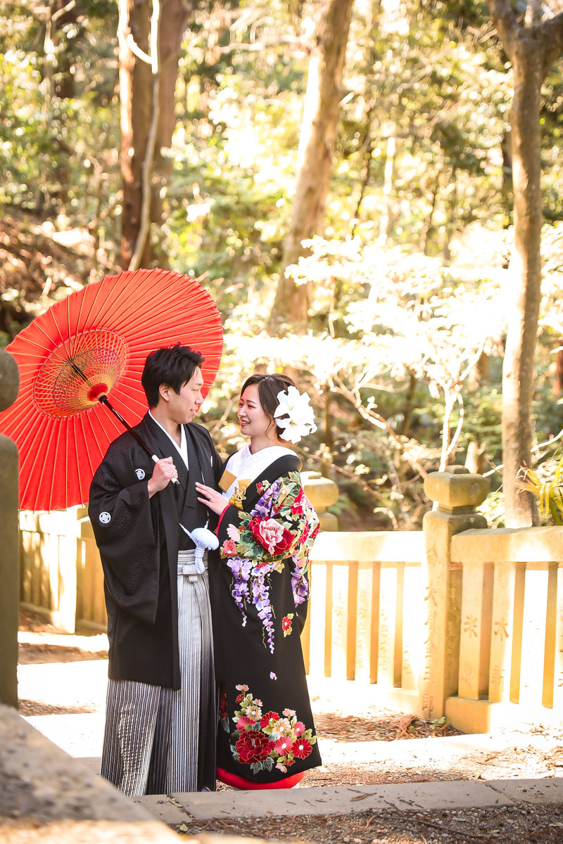 三重塔を背に華やかに