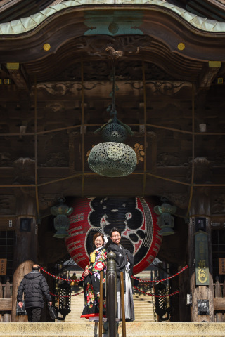 伝統と笑顔が輝く 成田新勝寺での和装ロケーション