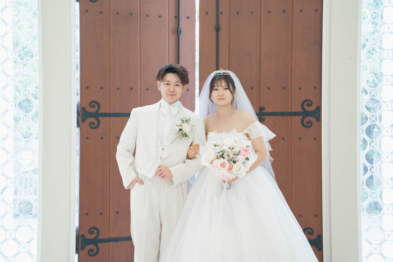 扉の前で誓う未来への一歩