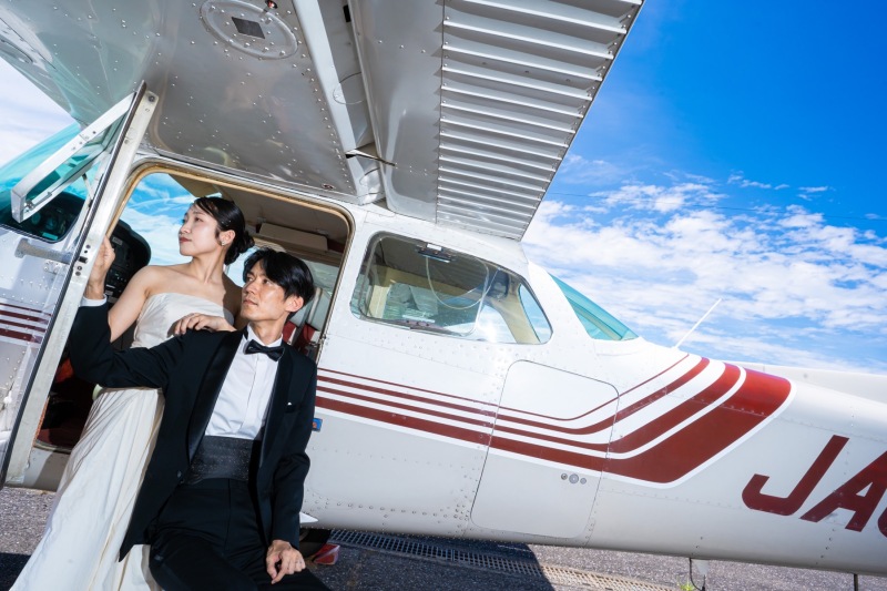 まるで映画の撮影!!【空とセスナ】ロケーションフォトウェディング