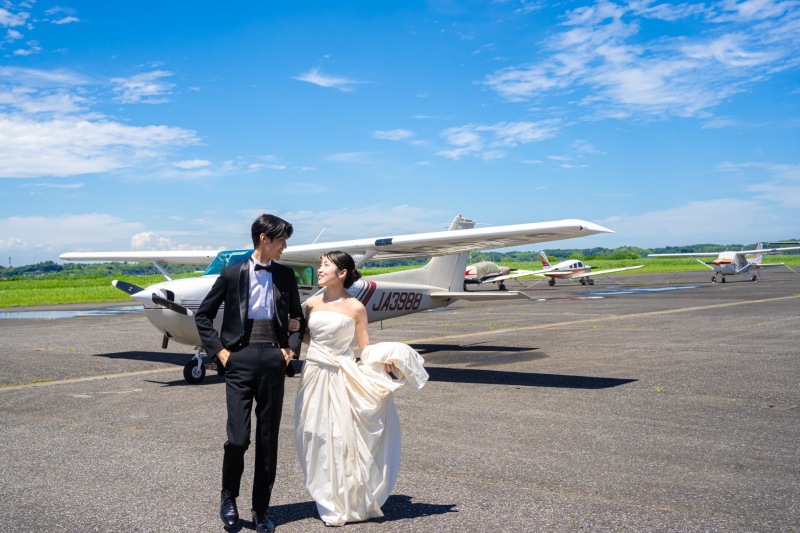 まるで映画の撮影!!【空とセスナ】ロケーションフォトウェディング