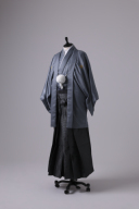 グレー紋付×黒格子袴