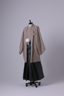 ベージュ紋付×黒格子袴