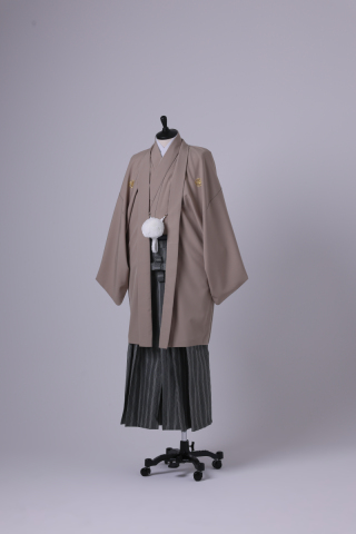 ベージュ紋付×グレー市松袴