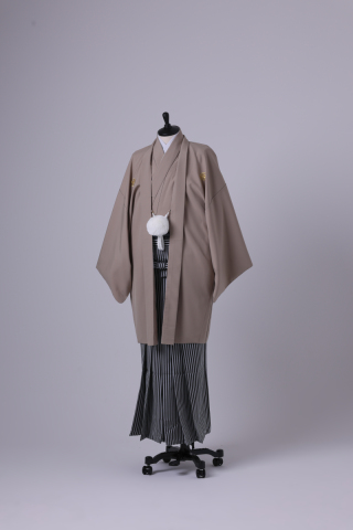 ベージュ紋付×ストライプ袴