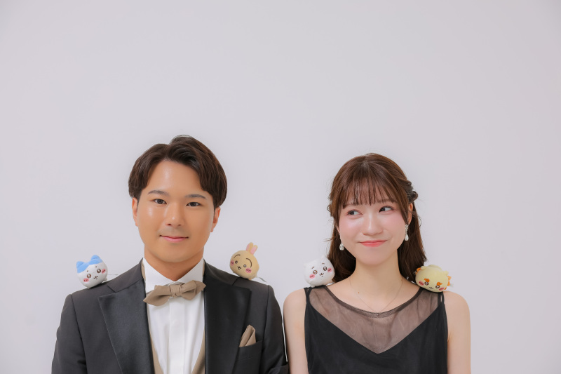 肩にちょこんと乗せたぬいぐるみ