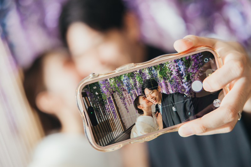 自撮り風のお写真は自然体なお二人が残せてオススメ