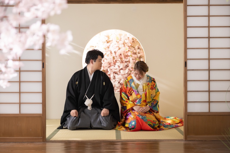笑顔いっぱいの正座ショット
