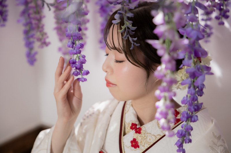 綺麗なご新婦様と藤の花