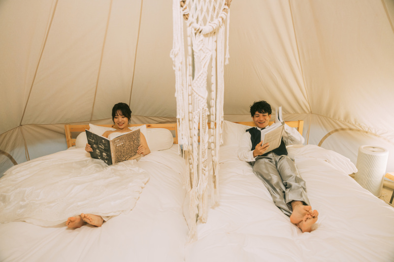 本を読んでいるお二人