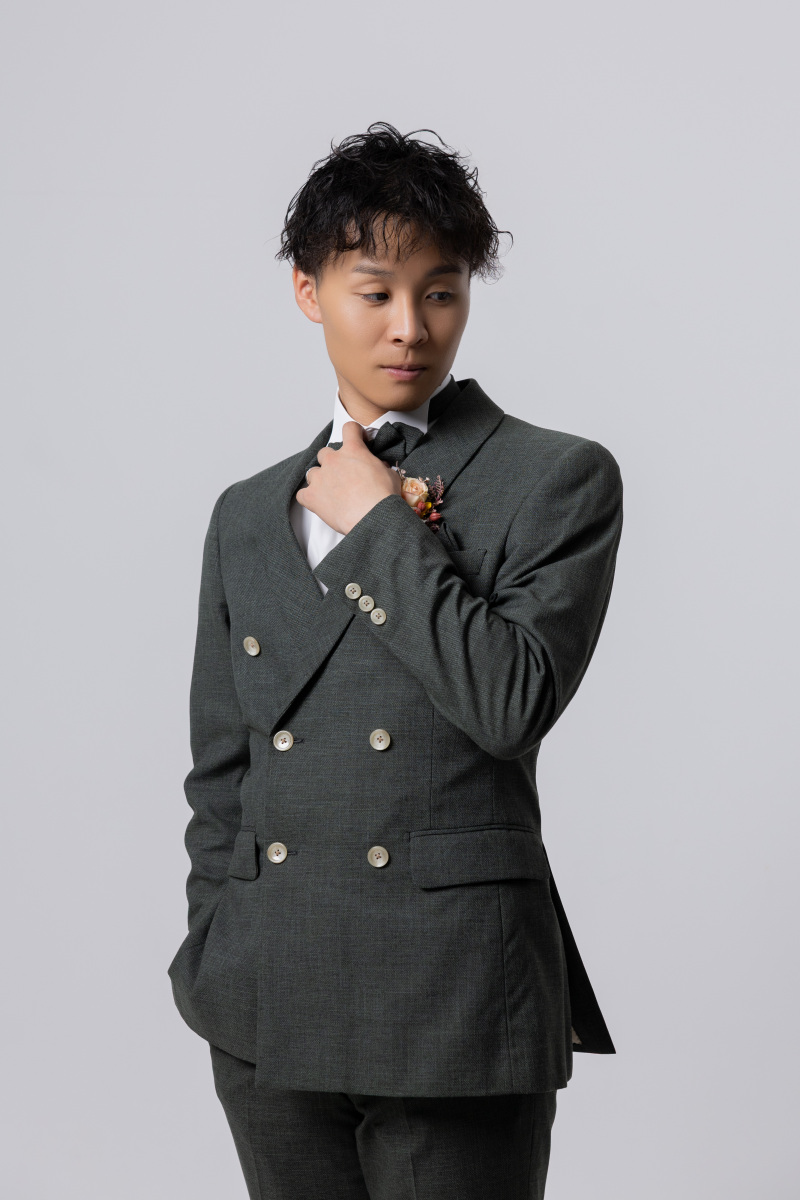 クールな一枚の裏では&hellip;