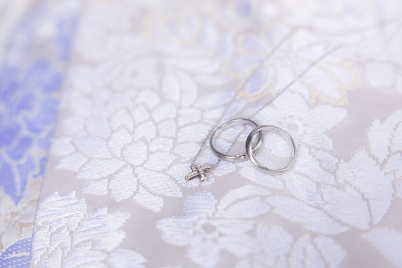 指輪とネックレスのショット