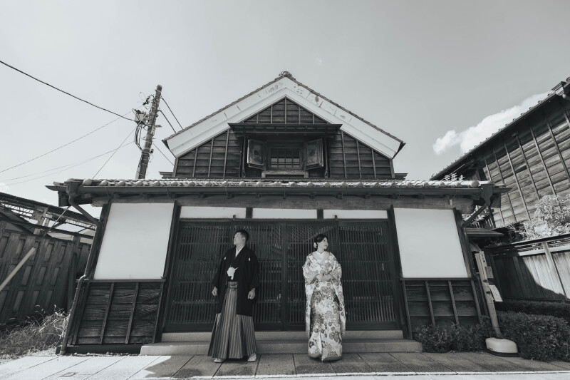 モノクロにして