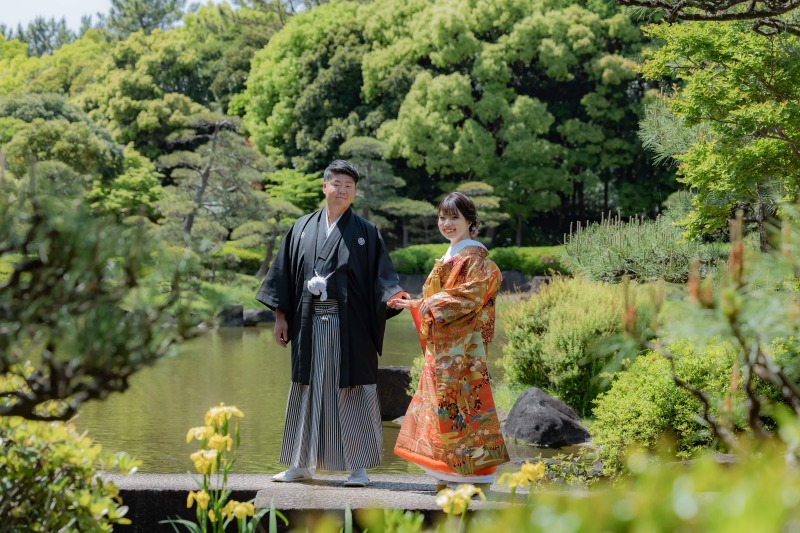 緑に囲まれた日本庭園