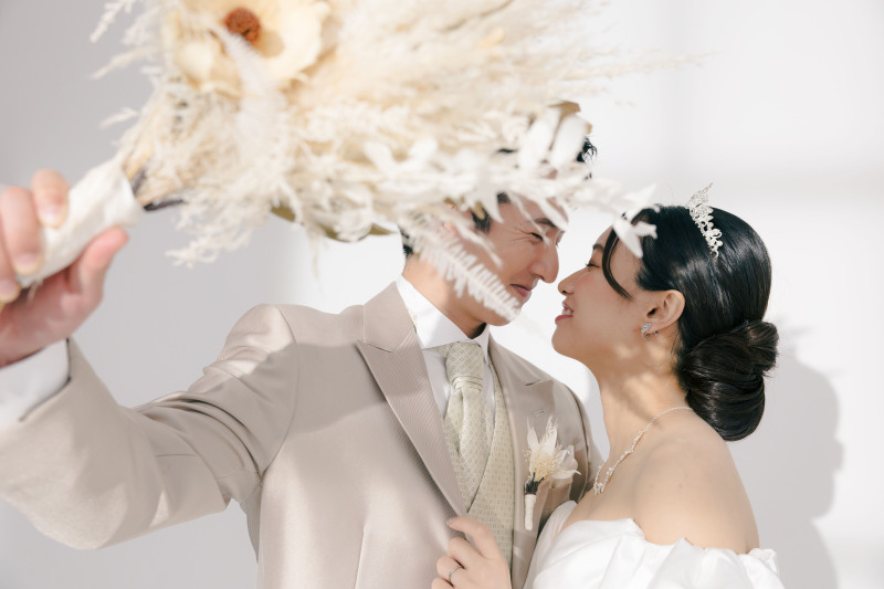 ブーケで顔隠し