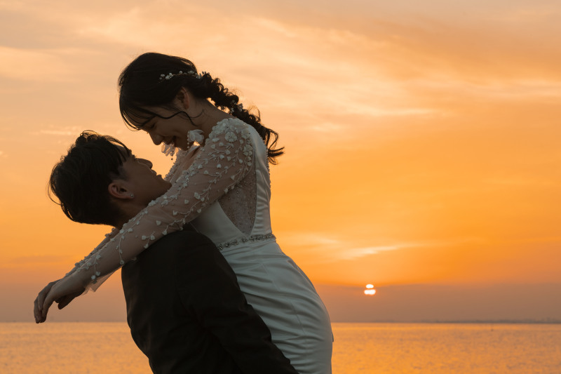 夕日に照らされて