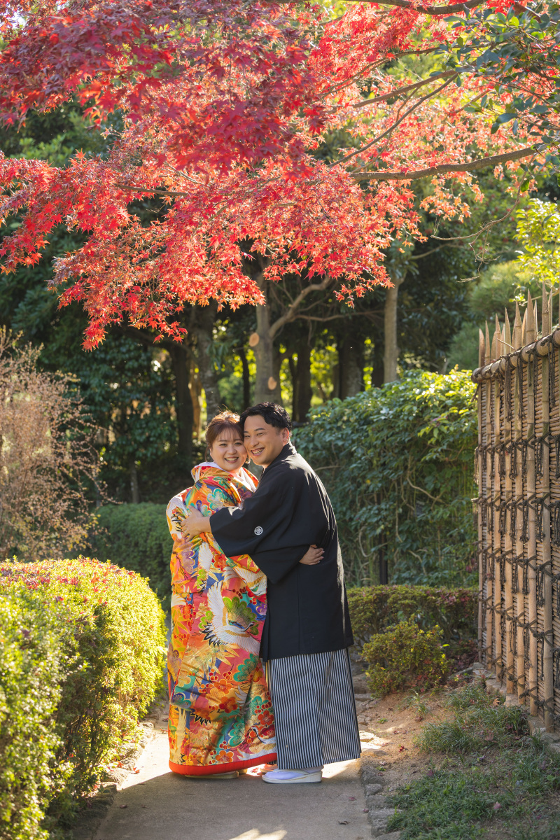 紅葉と一緒に和装撮影