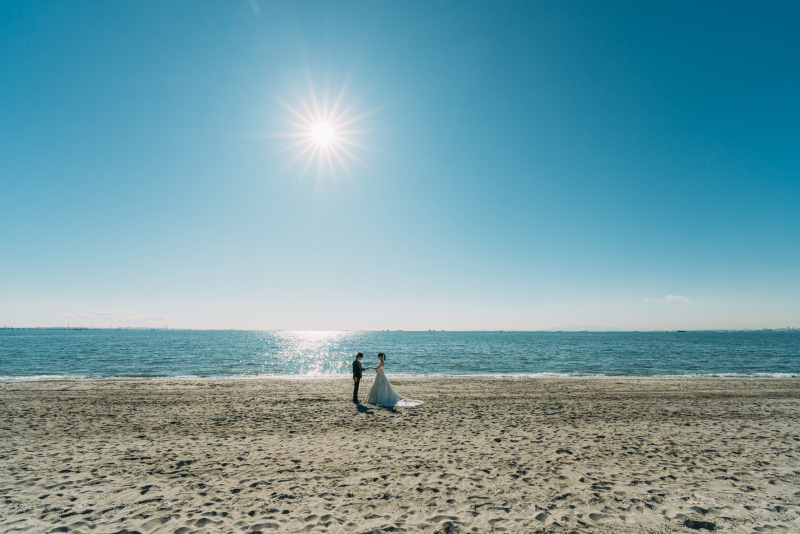 広い海とお二人