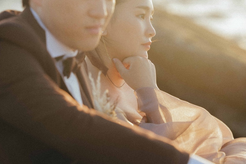 日がオレンジ色に染まってきました