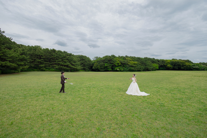 広場でバトミントン！