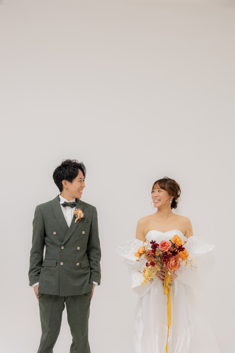 ナチュラルに見つめ合うショット