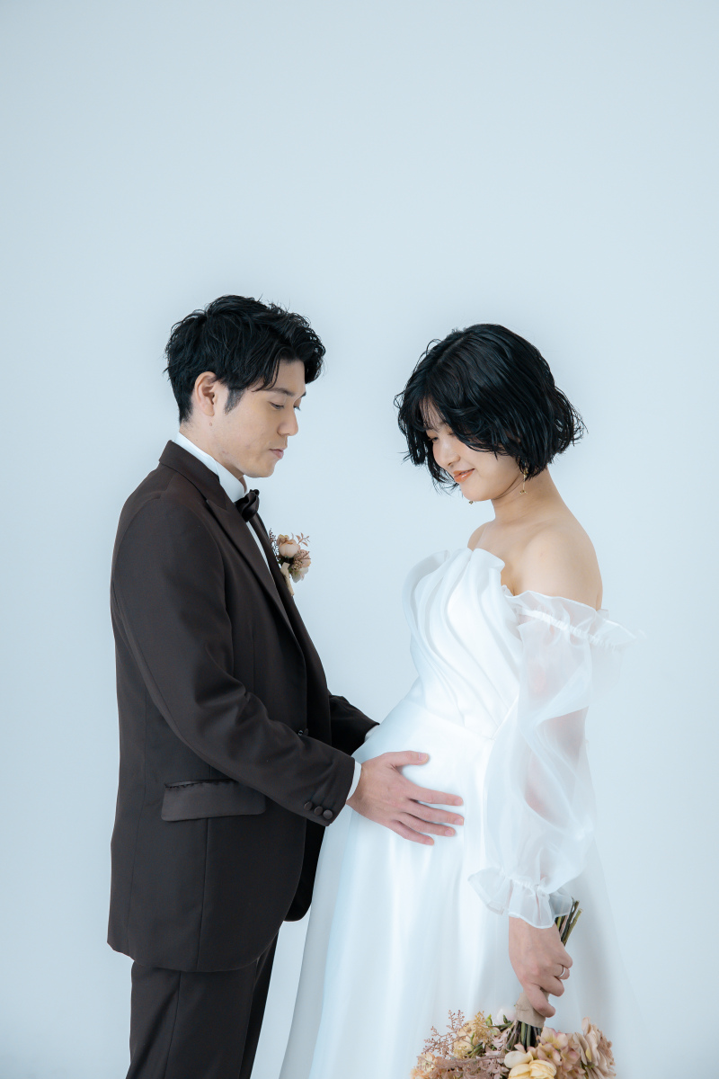 はじめはお腹に触れているカットから！