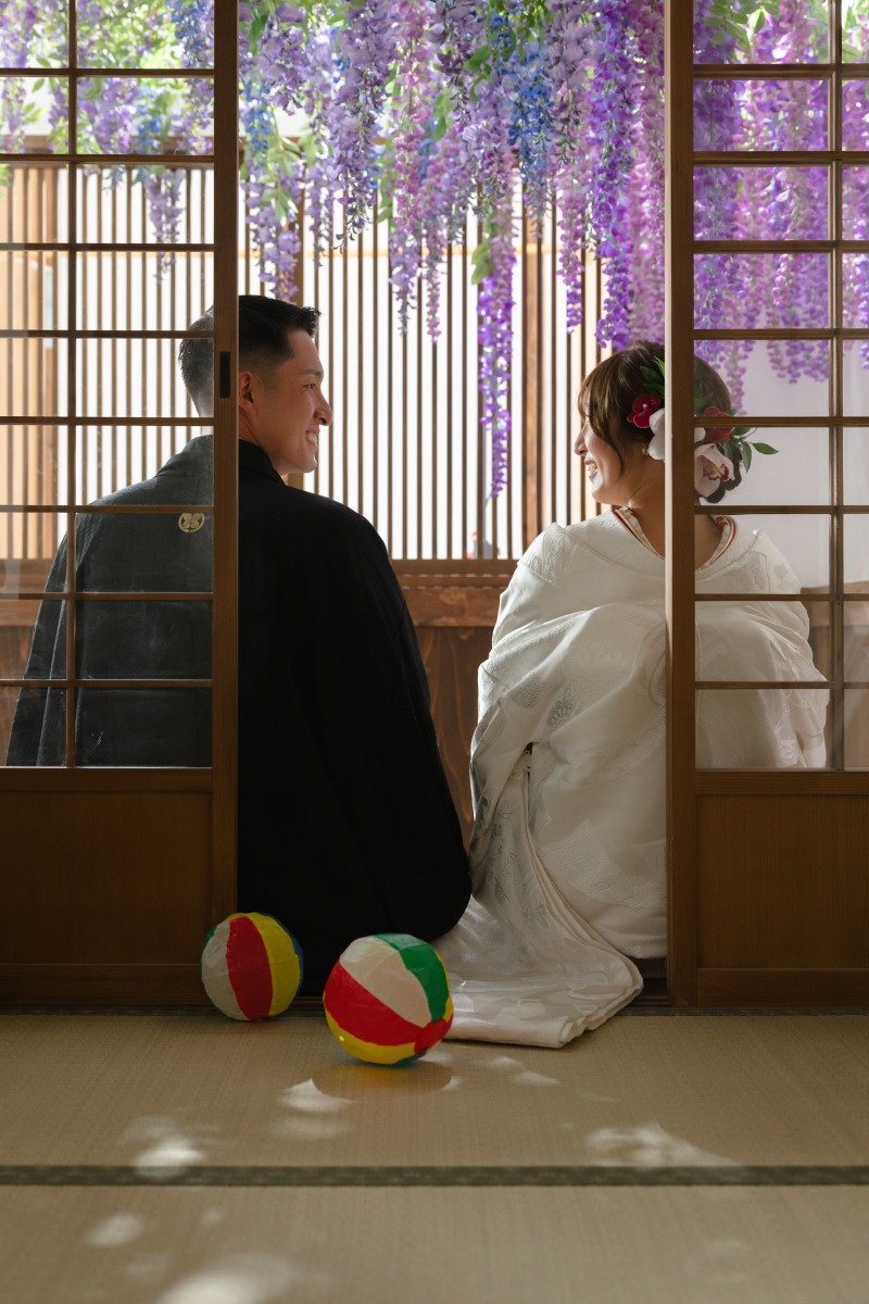 縁側でにこやかに