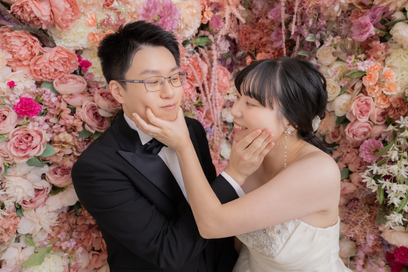 お花の壁で至近距離！