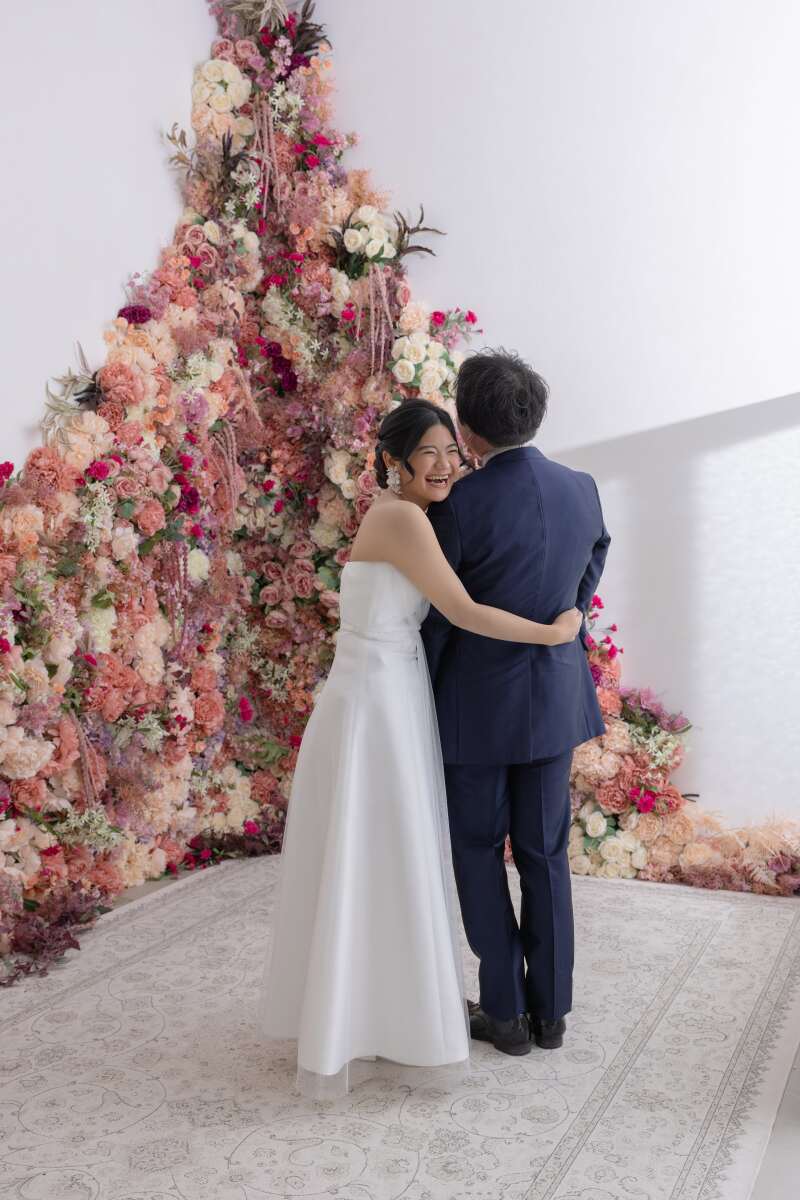 お花の壁でぎゅっとハグ！