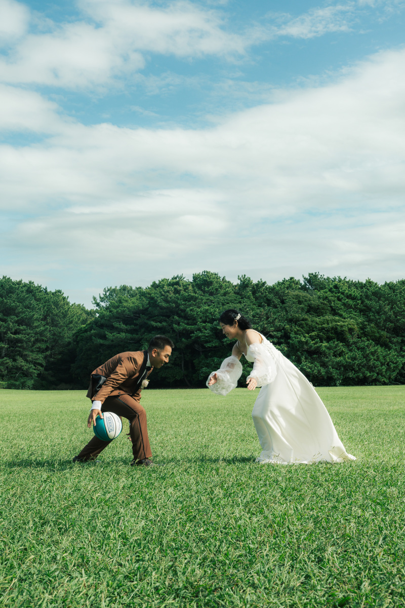 芝生でバスケ対決