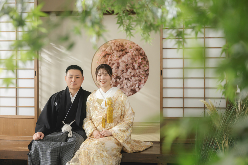 縁側でくつろぎながら