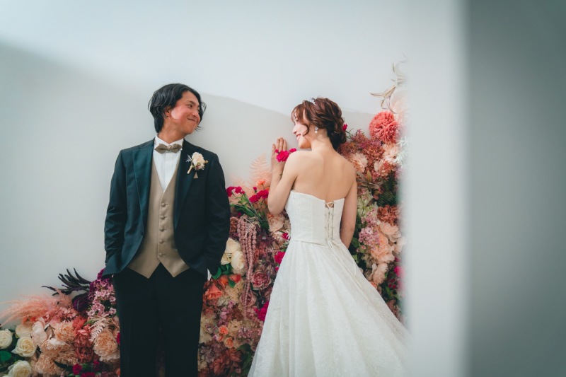 壁越しのショット