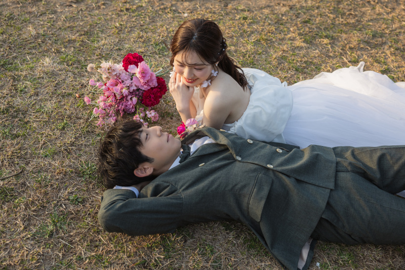 寝転ぶお二人！