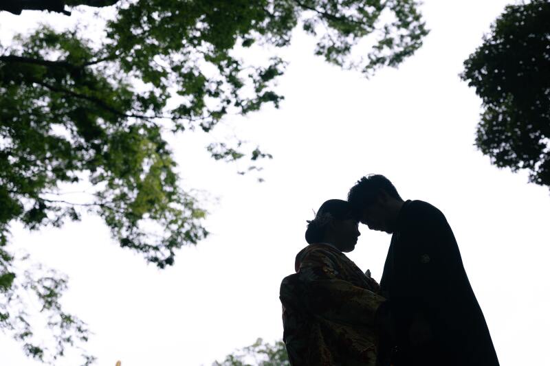 頭をくっつけて