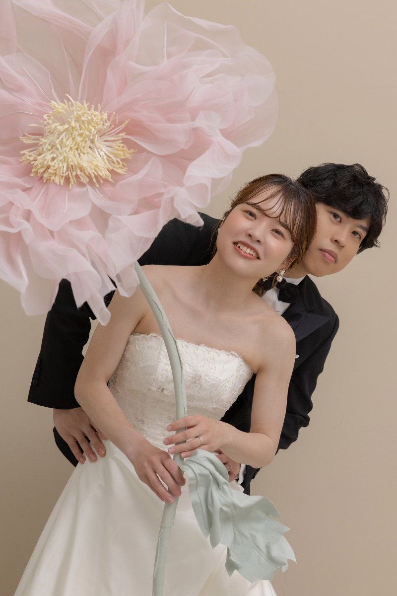 お花からのぞいているのは？？