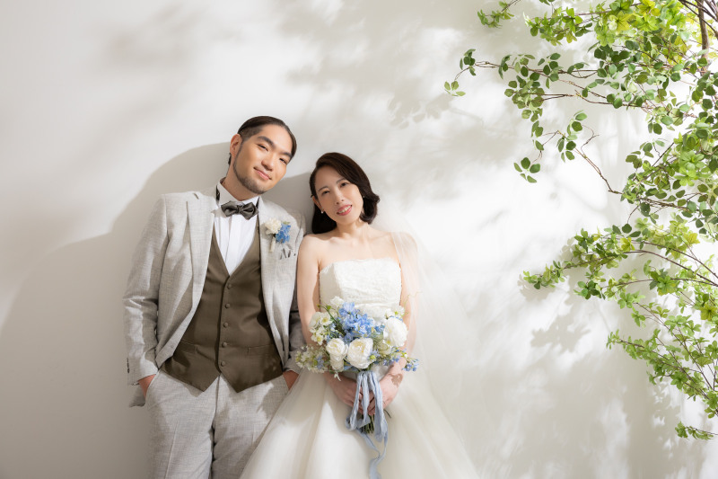 最後は白のドレス・タキシードで