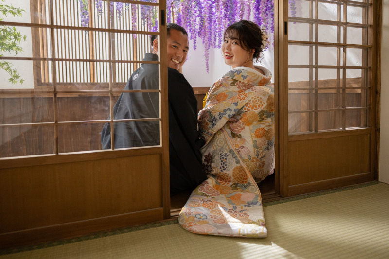 格子の間からお顔を出して^^