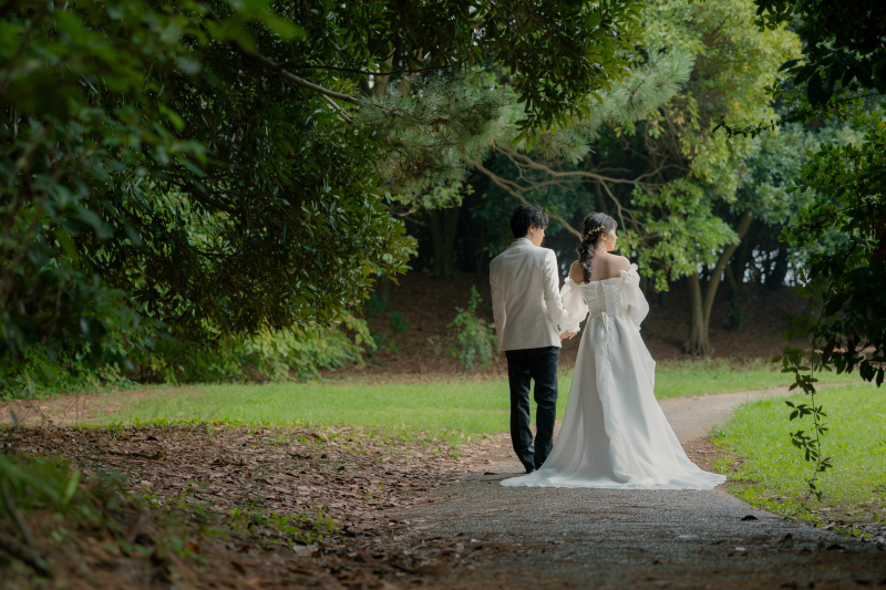 一緒に歩くふたり