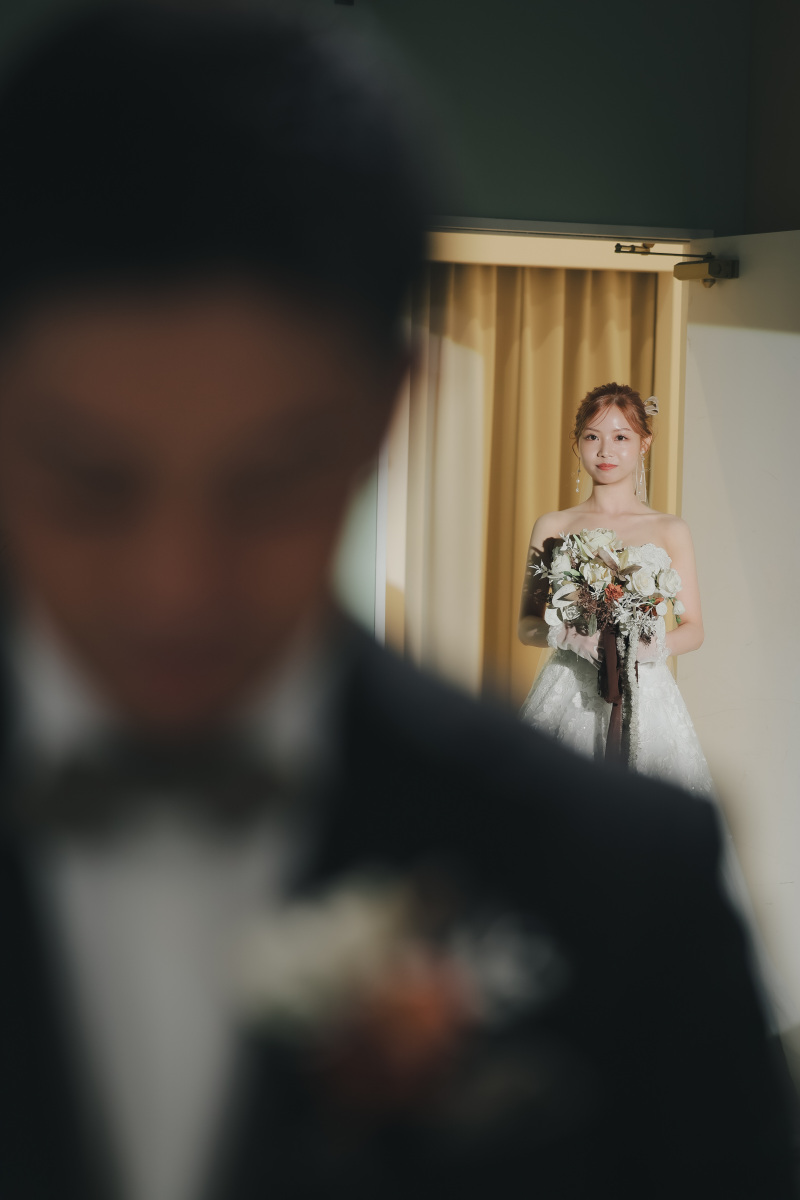 ご新郎様の肩越しに