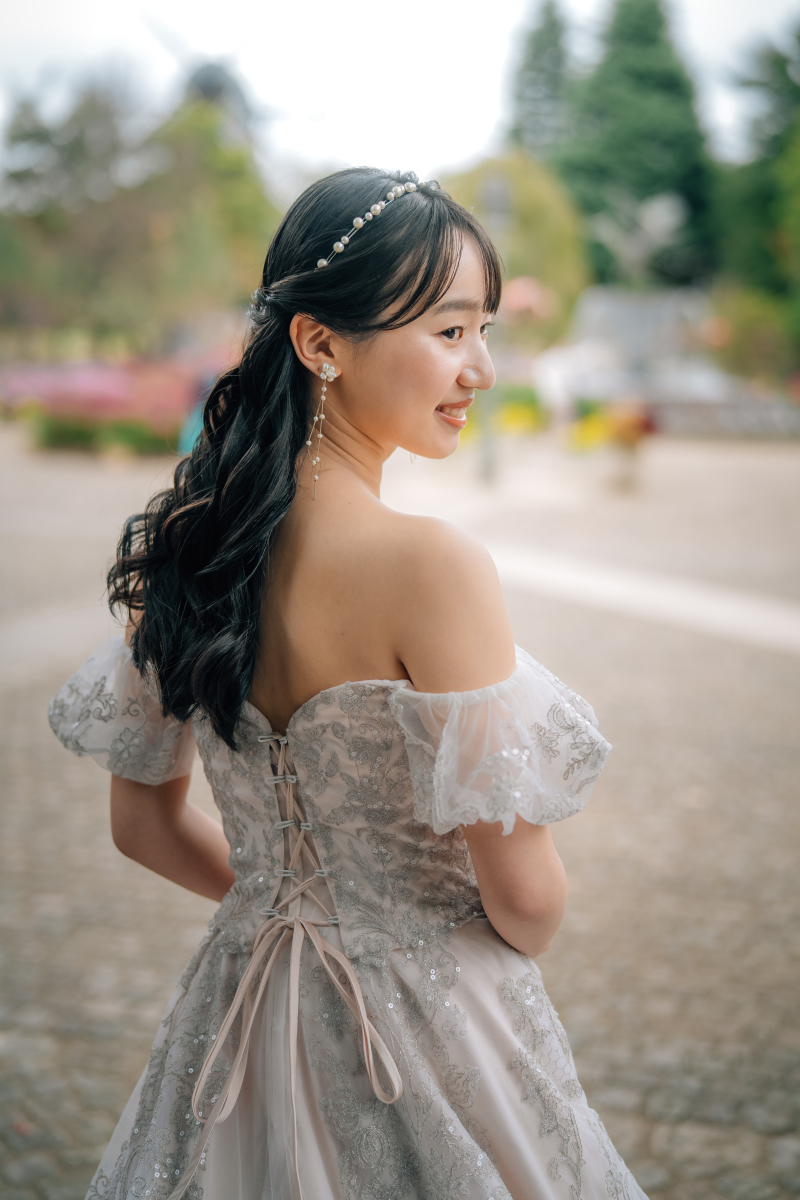 衣装、ロケ地の雰囲気合わせて...