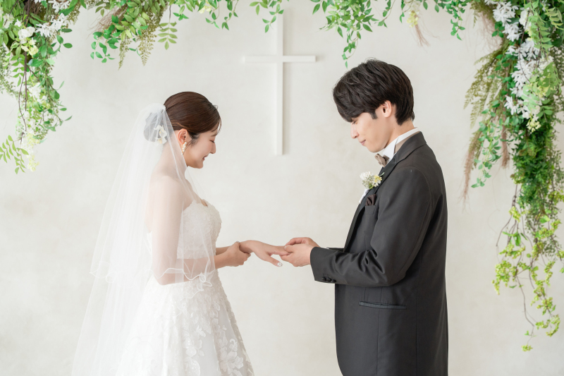 結婚指輪の交換シーン