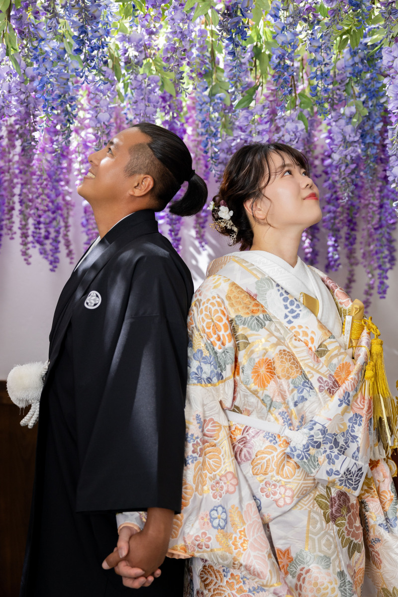 藤の花を見上げて