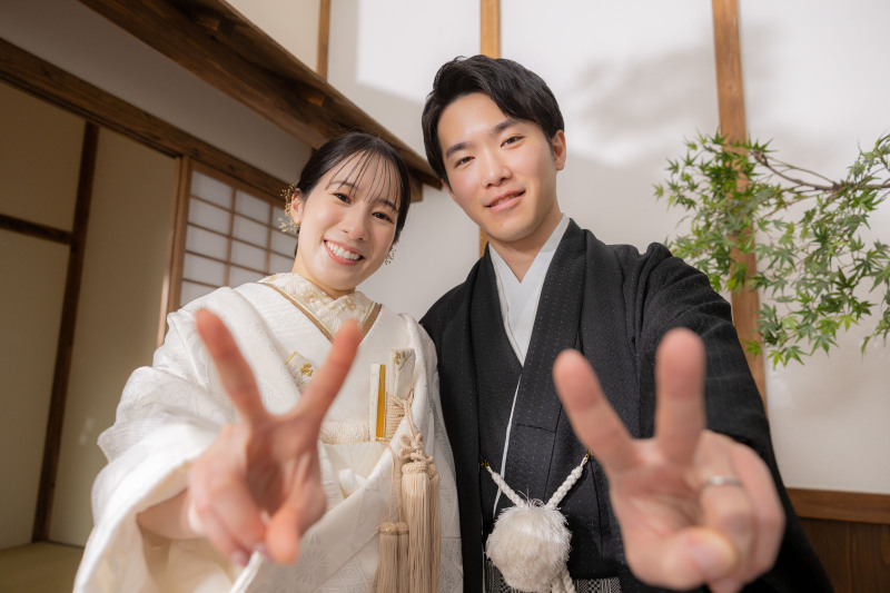 屋内庭園で和装をしっかり残す。