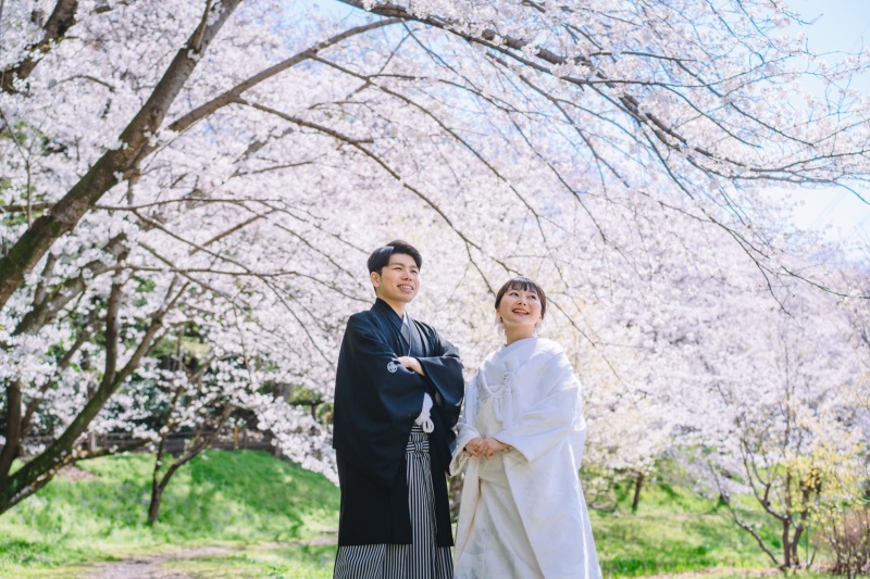 遠くを見つめて