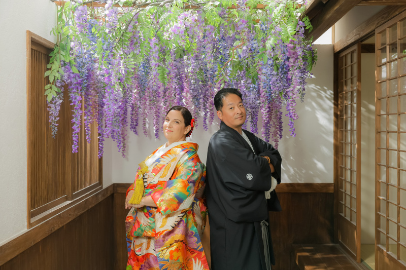 スポット”藤棚”で背中合わせのショット
