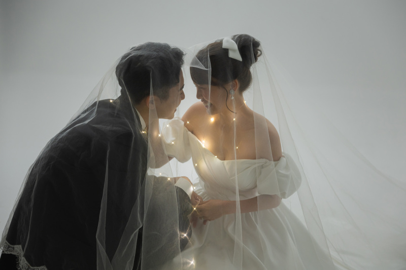 ベールに包まれて