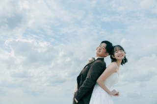 透明感のある洋装ロケーション