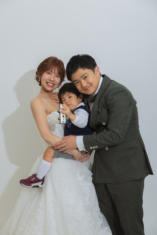 お子様と一緒にチャペルフォト♩