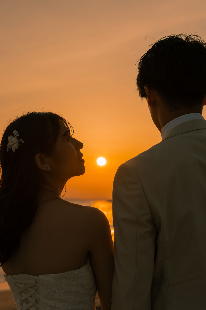 見つめる先には？